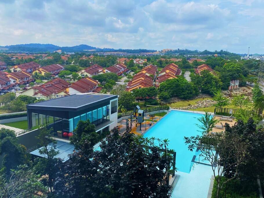 Queenex Denai Shah Alam