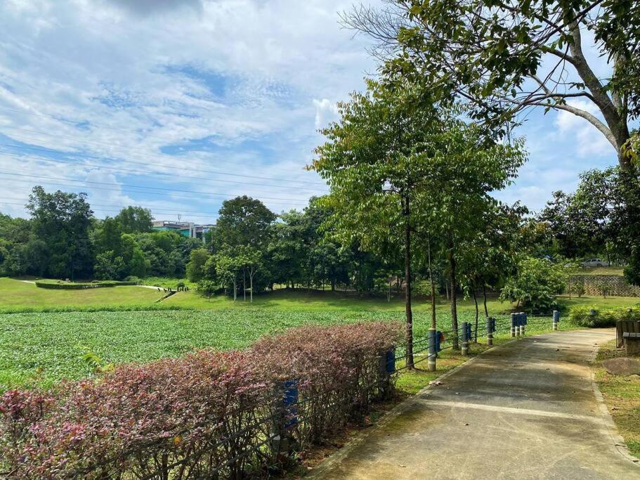 Queenex Denai Shah Alam
